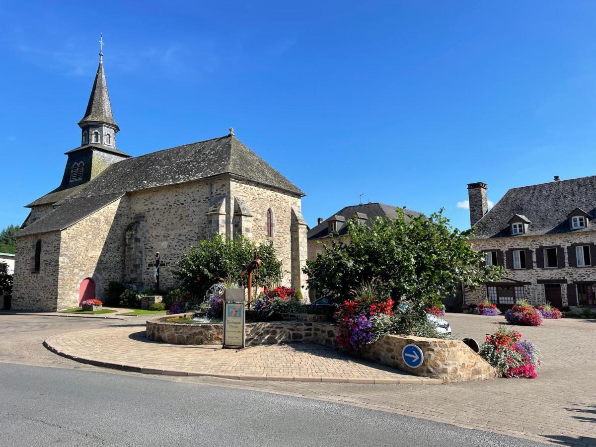 La Maison Charmante D'Elisabeth Saint-Ybard Eksteriør bilde
